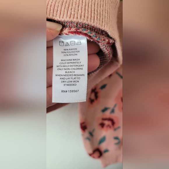 Willow & Wind Mauve Floral Cropped Sweater - Picture 5 of 6